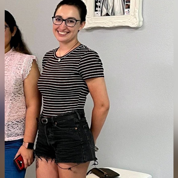 H&M high waisted denim shorts - Picture 4 of 4